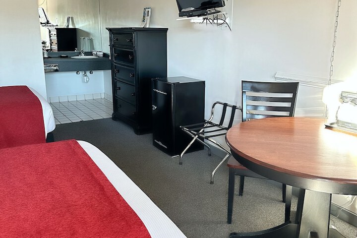 Standard Double Room (1 of 4)