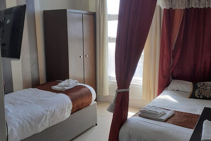 Room 14 of 42