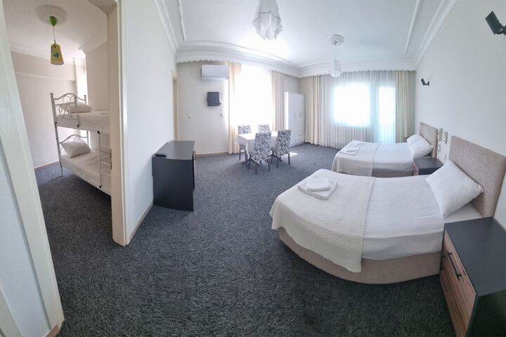 Room 6 of 8