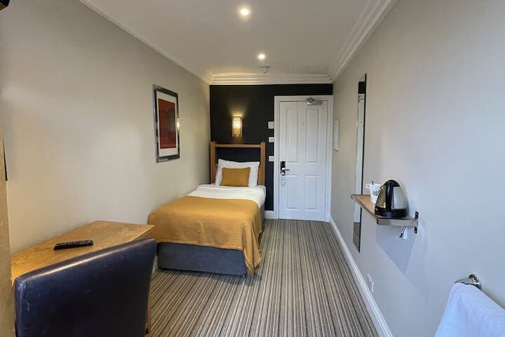 Room 2 of 39