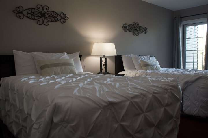 Comfort 2 Queen Beds (10 of 16)