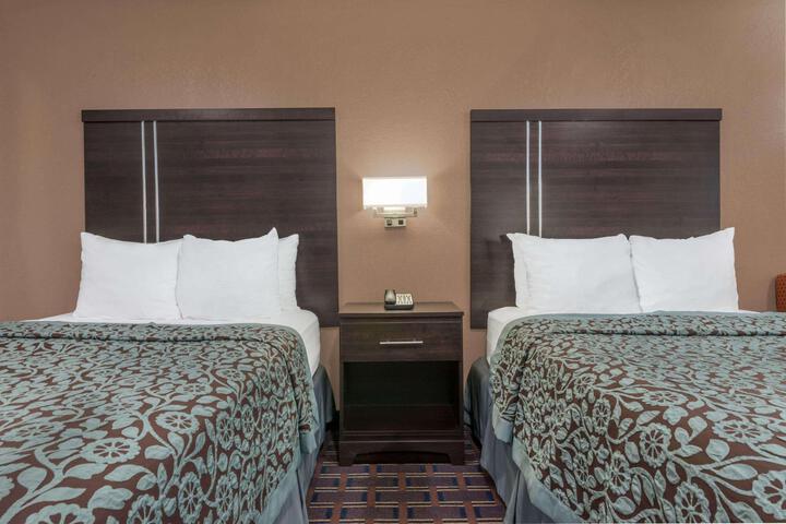 1 King Bed (3 of 17)
