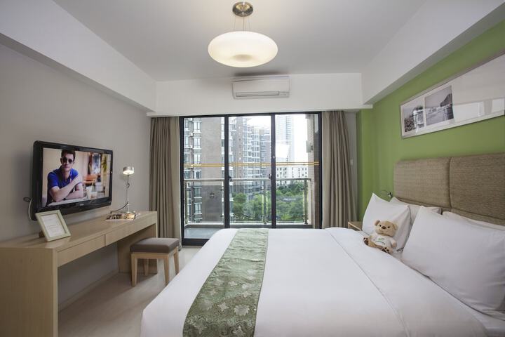 Room 16 of 42