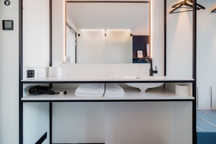 Room 29 of 59
