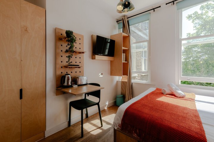 Room 3 of 28