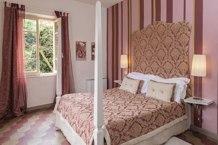 Room 10 of 73