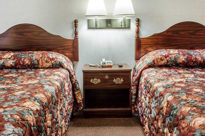 2 Double Beds (11 of 12)