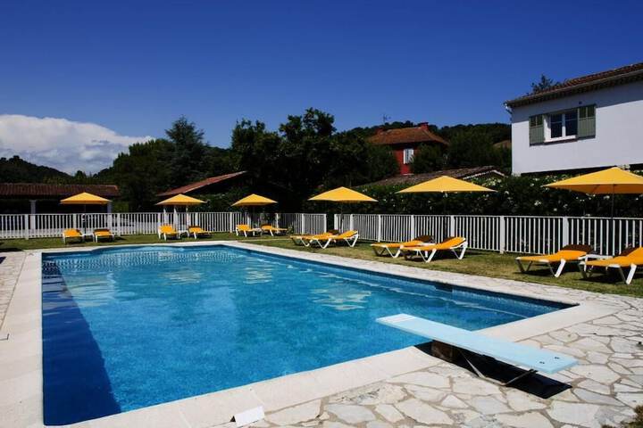 Pool 24 of 53