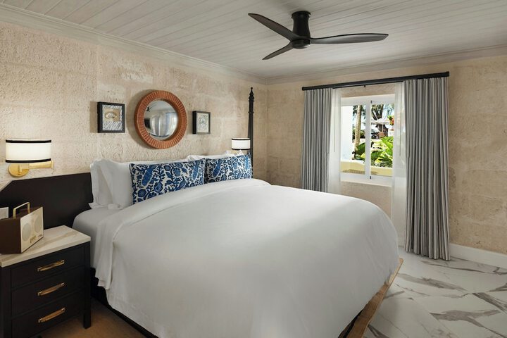 Room 4 of 113
