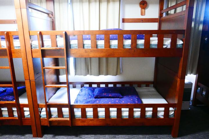 Room 27 of 81