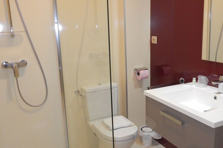 Room 9 of 20