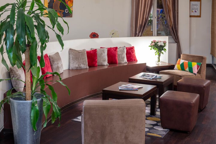 Entrance & Lobby