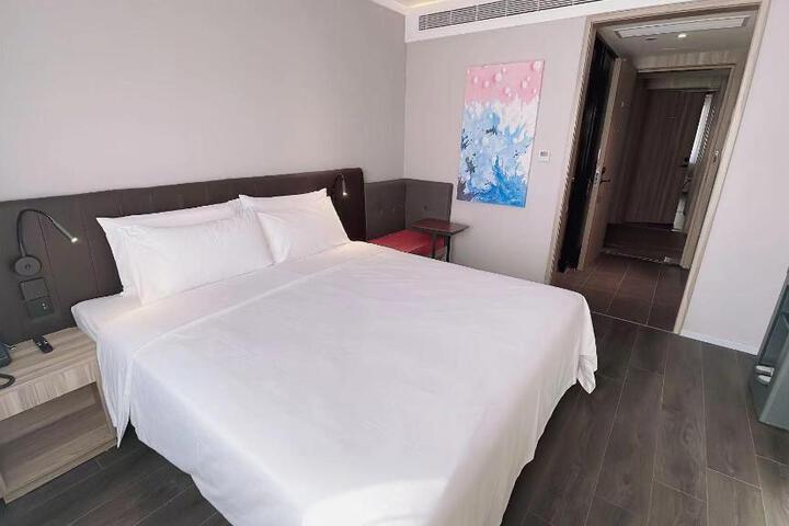 Room 40 of 53