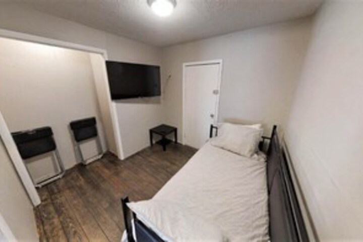 Room 27 of 36