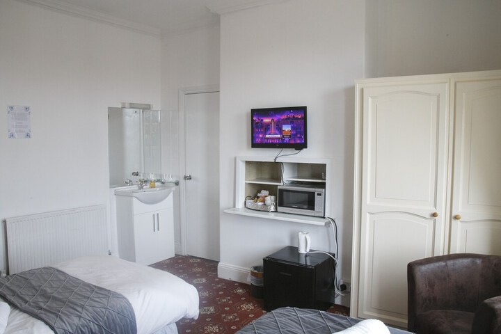 Room 44 of 174