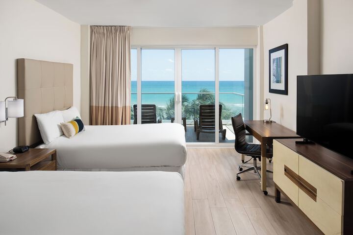Double Accessible King Size Bed (1 of 18)