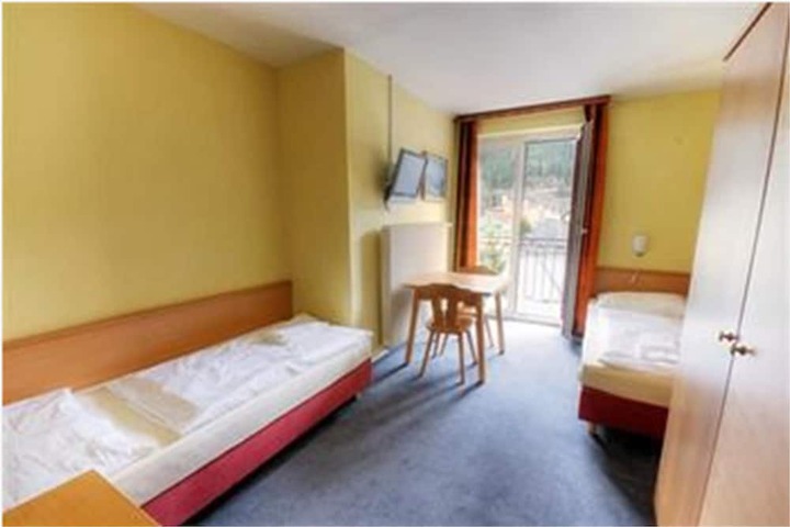 Room 12 of 60