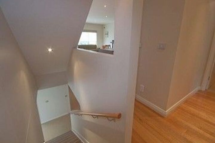Room 10 of 14
