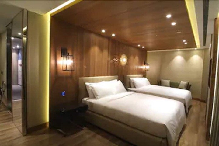 Room 14 of 64
