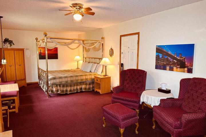 Classic King Bed (5 of 16)