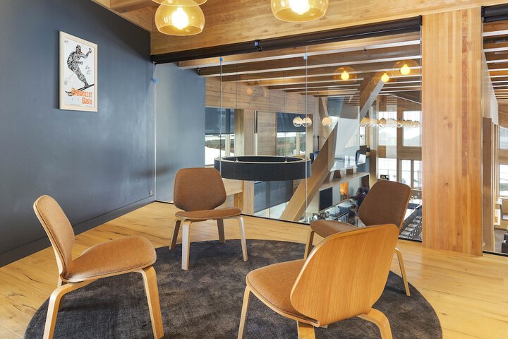 Business Center 38 of 41