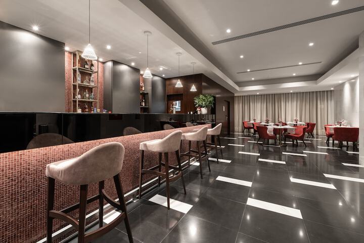 Lounge 58 of 74