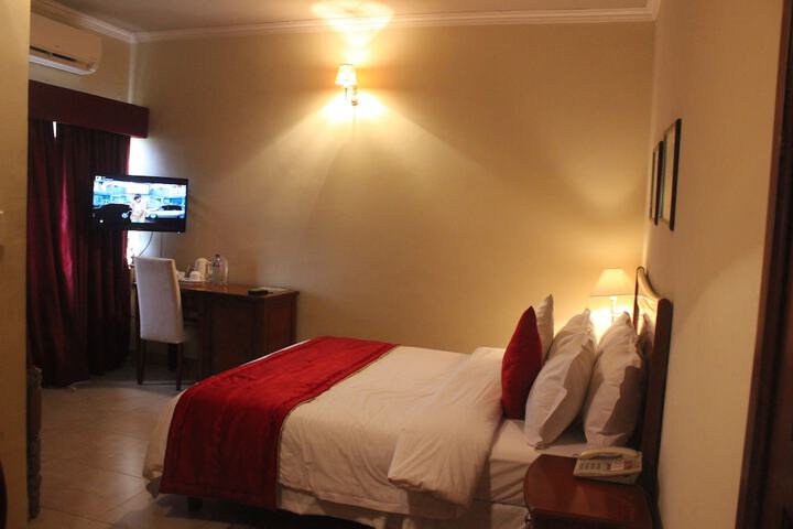 Room 6 of 18