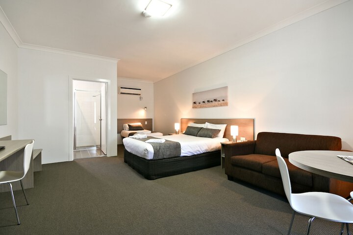 Room 6 of 22