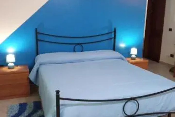 Room 4 of 10