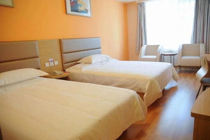 Room 5 of 10