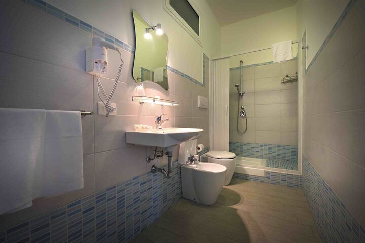 Room 35 of 60