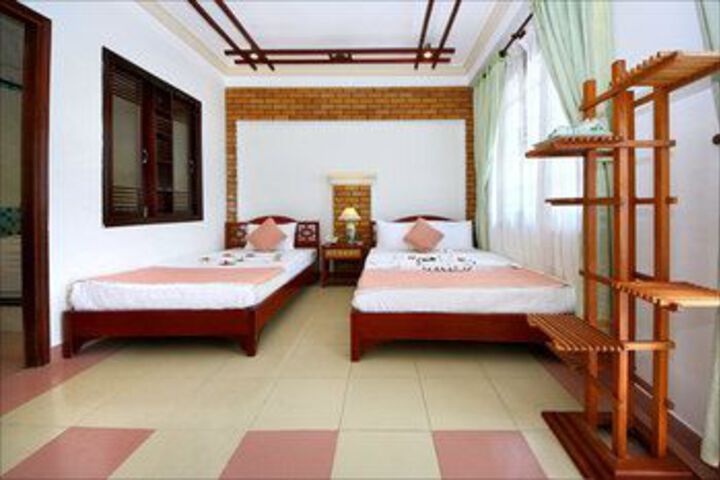 Room 12 of 24