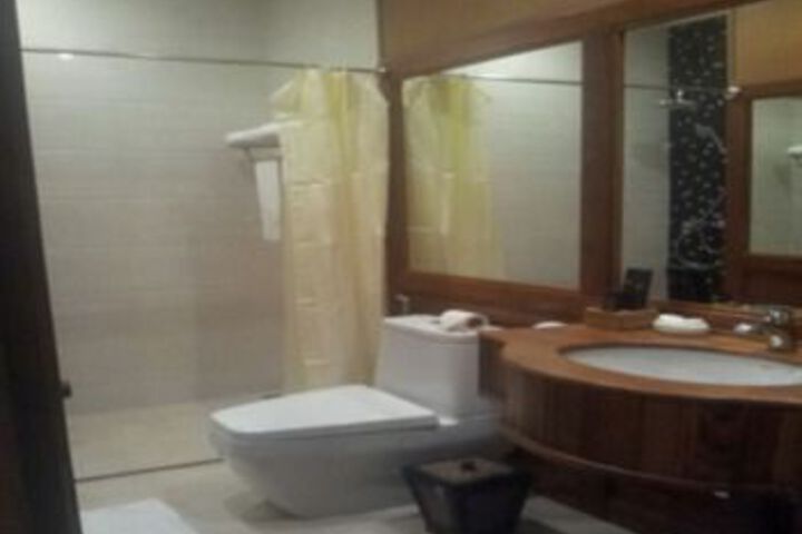 Room 10 of 107