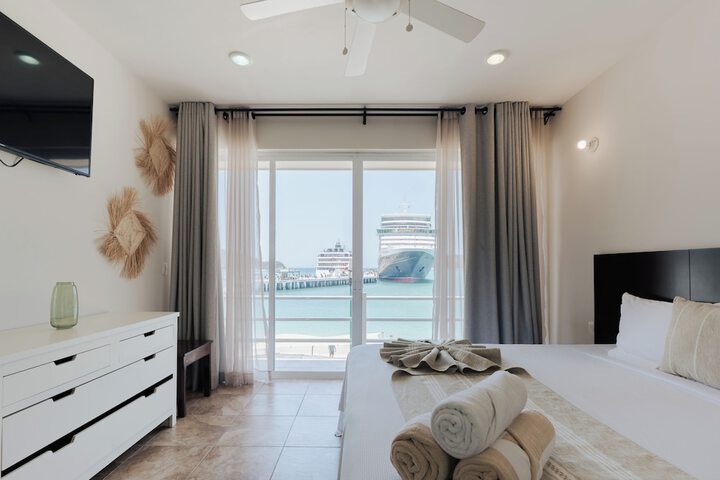 Exterior of Suites La Playa
