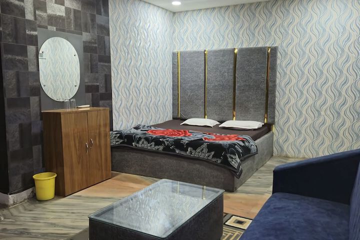 Room 13 of 15