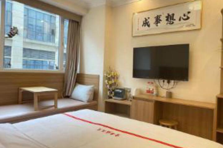 Room 6 of 8