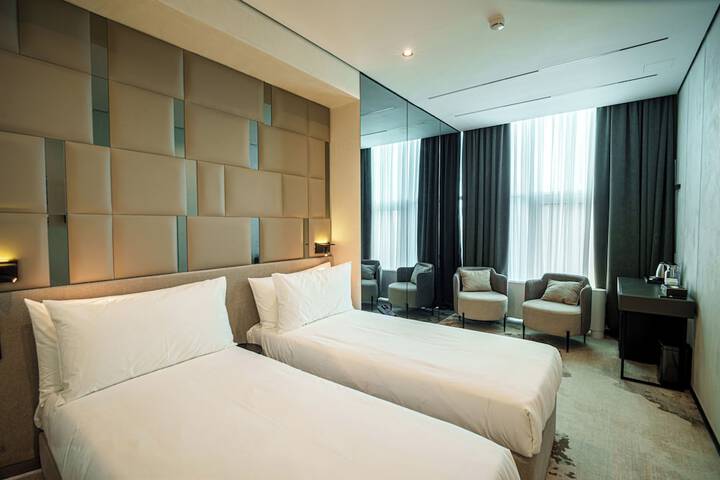 Room 5 of 18