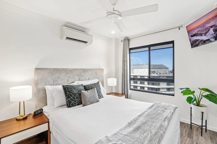 Room 3 of 20