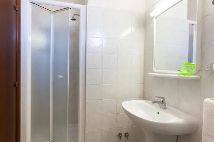 Room 9 of 20