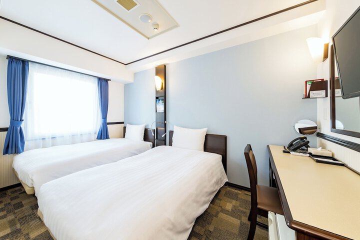 Room 12 of 36