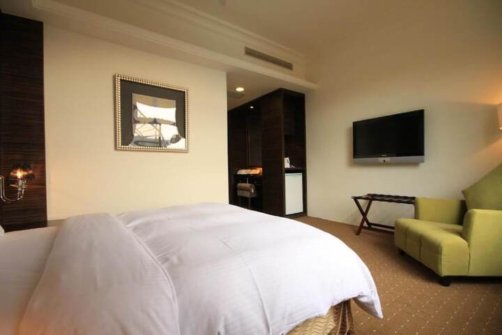 Room 6 of 44