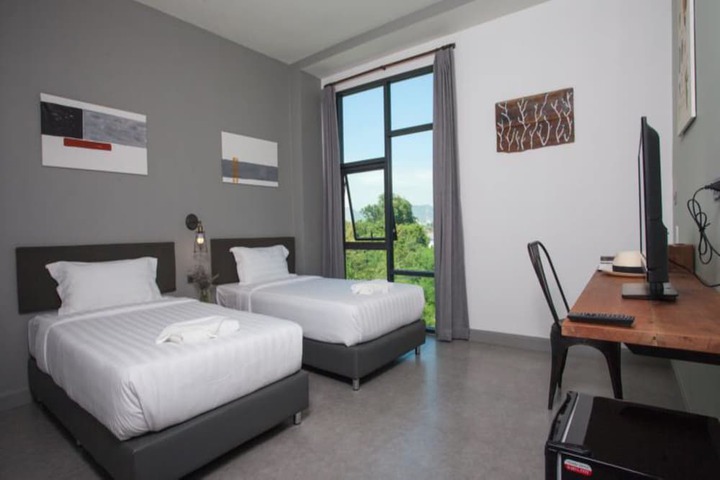 Room 9 of 49