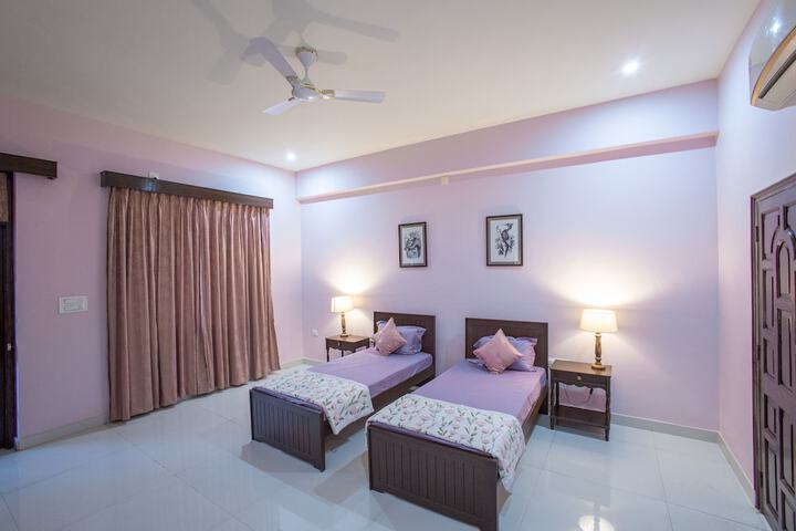 Room 12 of 48