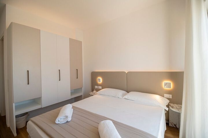 Room 27 of 104
