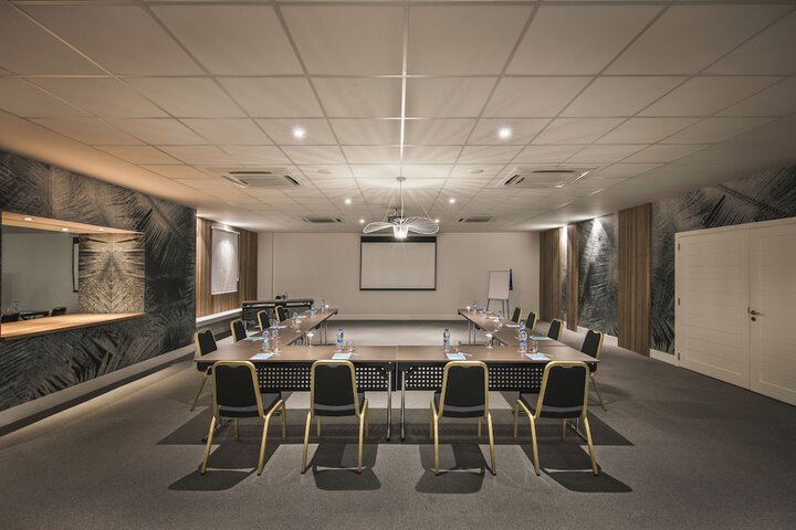 Business Center 65 of 89
