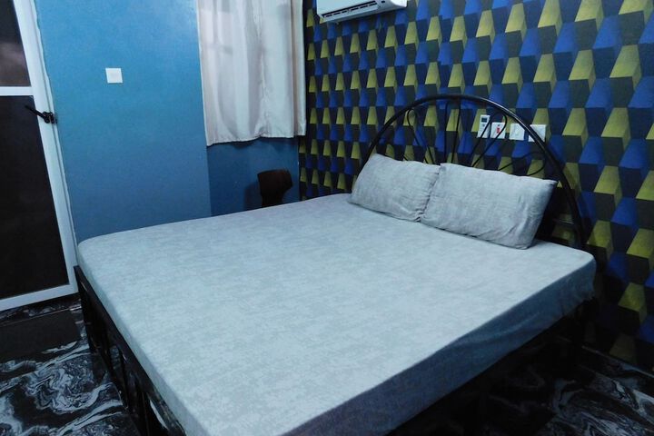 Room 3 of 20