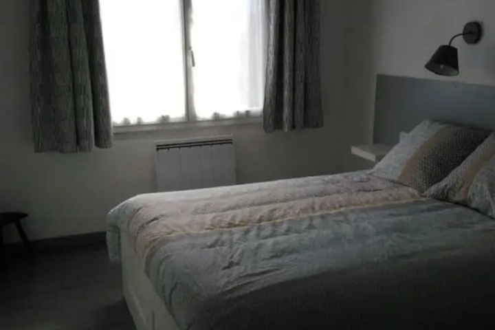 Room 5 of 10