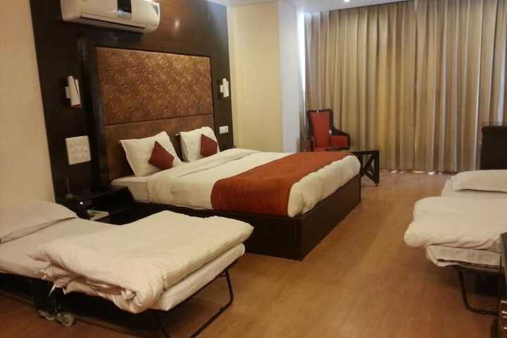 Room 13 of 48