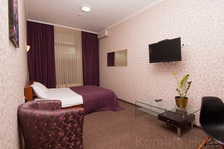 Room 4 of 81