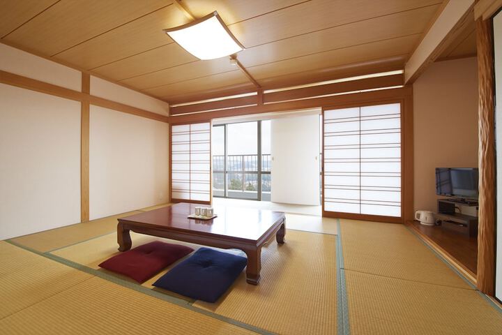 Room 5 of 25